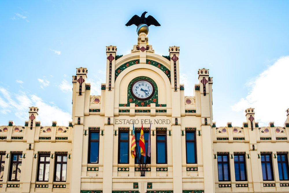 Fra Valencia lufthavn til sentrum - transportguide 5 Estación del Norte i Valencia, der metroen fra Xàtiva går til flyplassen