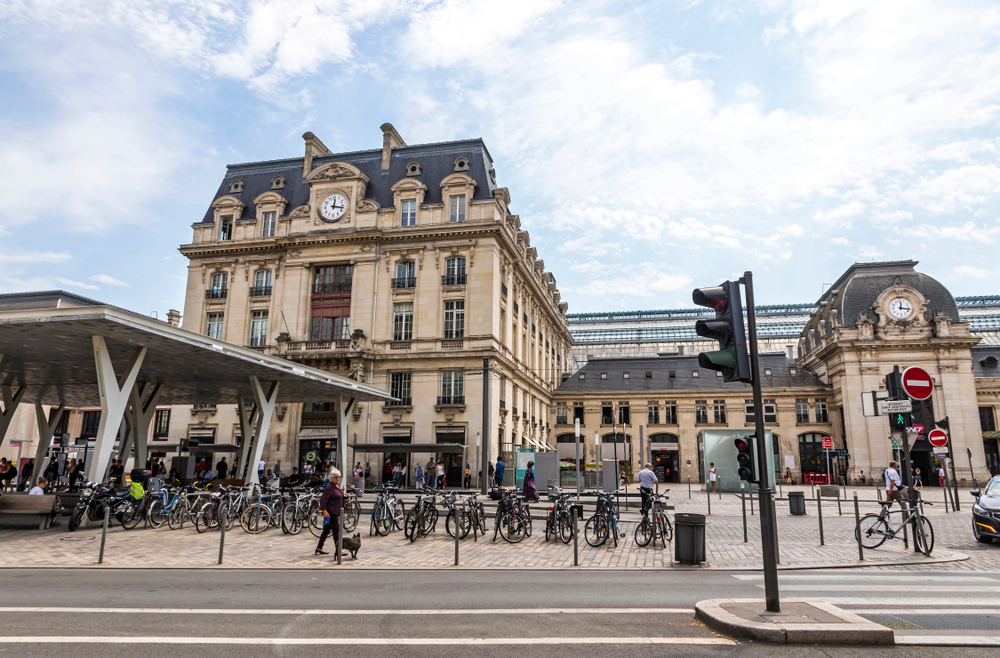 Hvor bør man bo i Bordeaux? De 6 beste områdene & gode hoteller 6 Fasaden på Gare Saint-Jean i Bordeaux