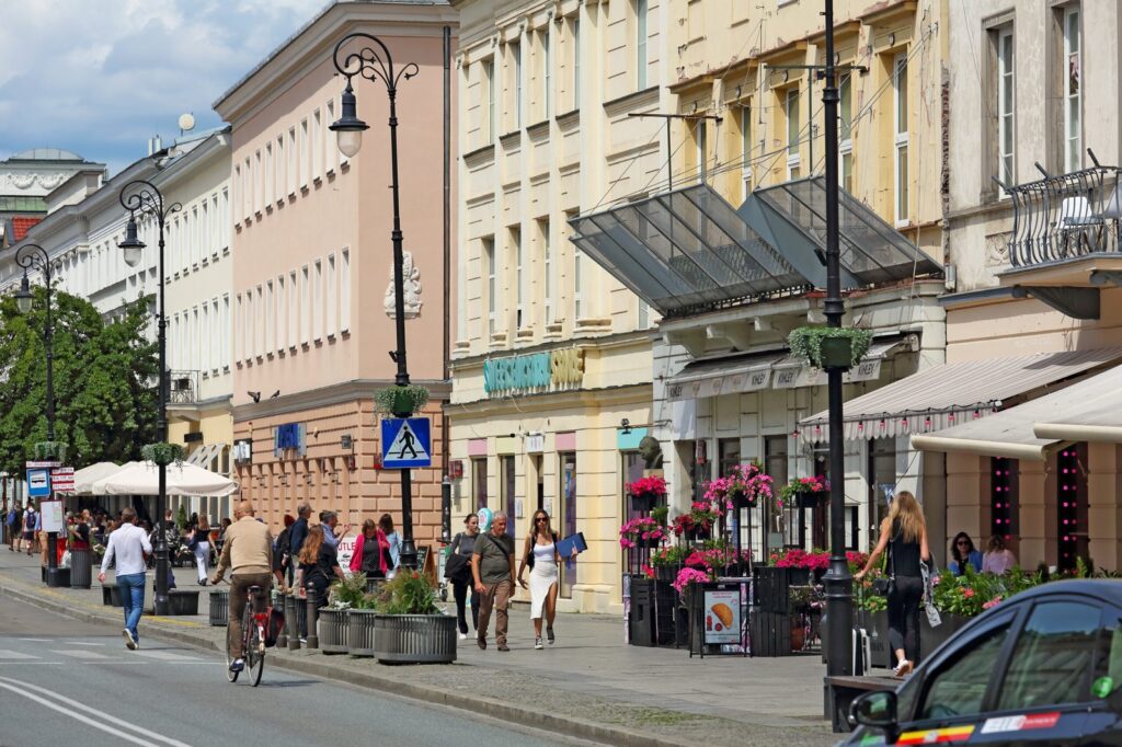 Fra Chopin og Modlin lufthavn til Warszawa sentrum - transportguide 3 Gaten Nowy Świat i Warszawa