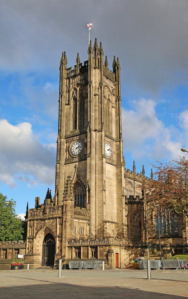 Severdigheter i Manchester: 18 ting å se og gjøre i fotball- og musikkbyen 5 Den gotiske Manchester Cathedral i sentrum av Manchester