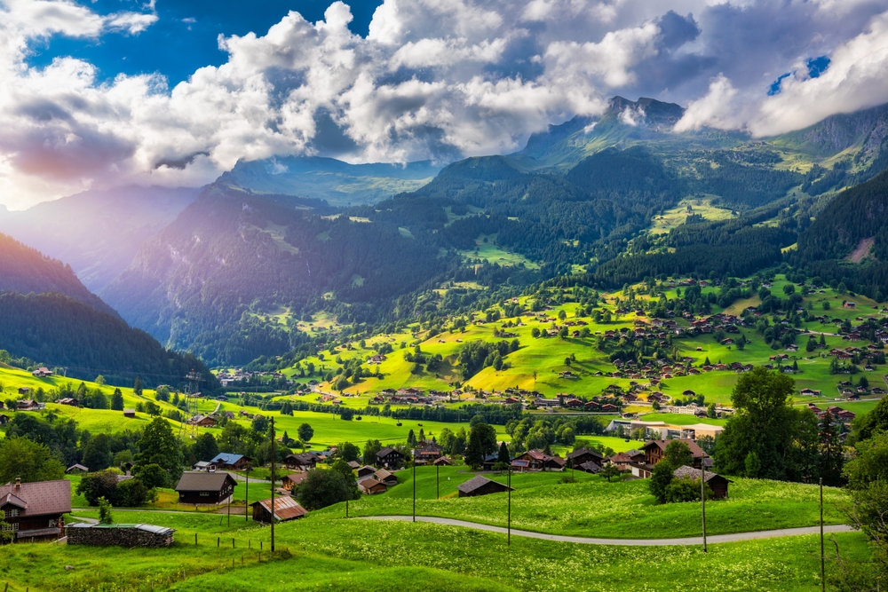 Grindelwald i de sveitsiske Alpene om sommeren