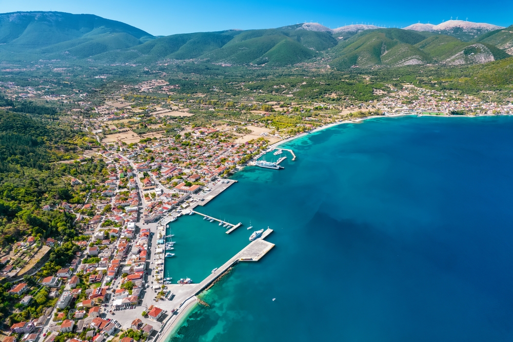 Havnebyen Sami på Kefalonia sett fra luften