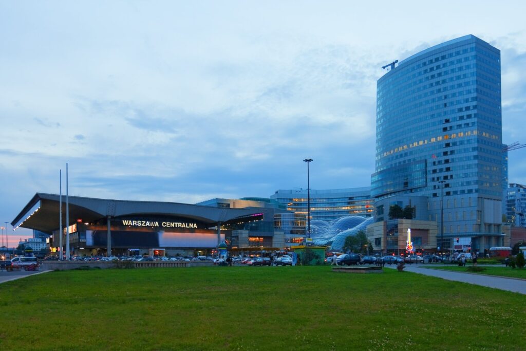 Fra Chopin og Modlin lufthavn til Warszawa sentrum - transportguide 5 Hovedbanestasjonen Warszawa Centralna