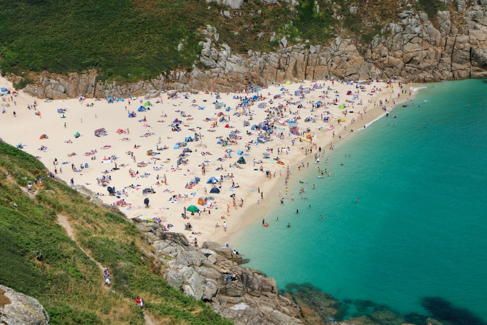 Flyfoto av kysten i Cornwall