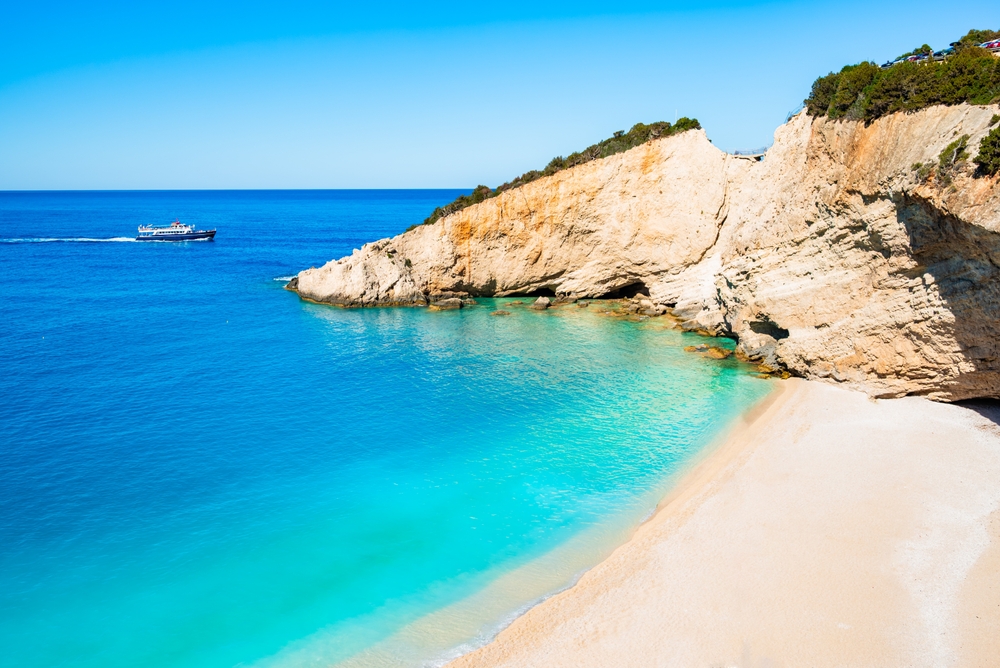 Porto Katsiki på Lefkada med hvite klipper og asurblått hav
