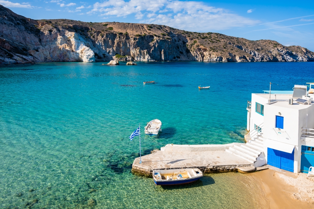 Bukten ved Firopotamos på Milos med de hvite husene
