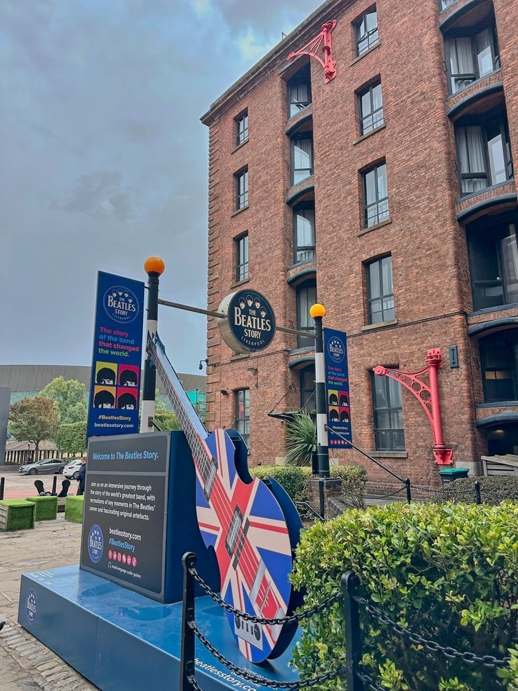 Severdigheter i Liverpool: The Beatles, Anfield og 16 andre grunner til å reise 3 Inngangen til museet The Beatles Story ved Royal Albert Dock i Liverpool
