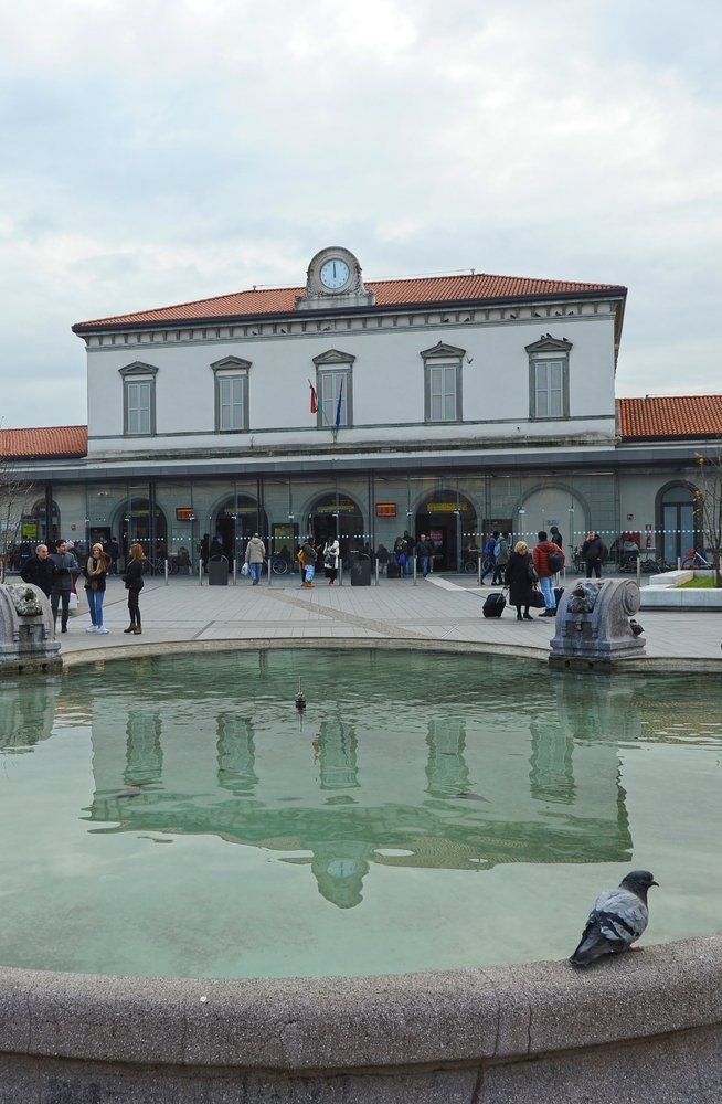 Jernbanestasjonen i Bergamo ved Piazzale Guglielmo Marconi