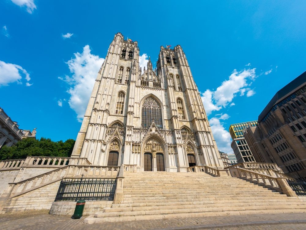 Severdigheter i Brussel: 18 ting å gjøre, fra Grand Place og Atomium til sjokolade og øl 5 Katedralen St. Michael og St. Gudula i Brussel med de to tårnene