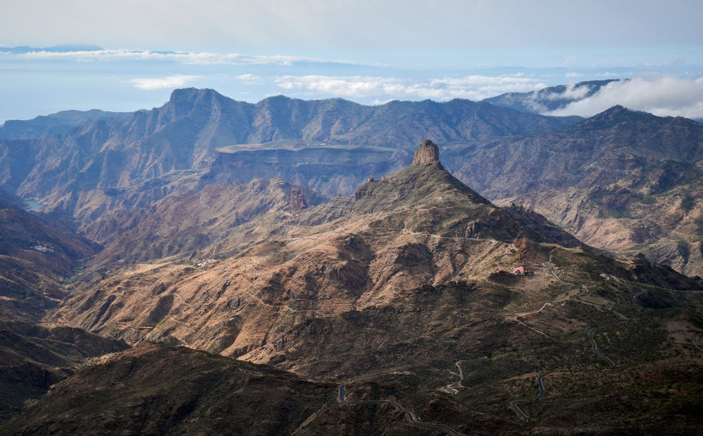 Severdigheter på Gran Canaria: de 17 beste tingene å se og gjøre 7 Utsikt over klippen Roque Bentayga i fjellene på Gran Canaria