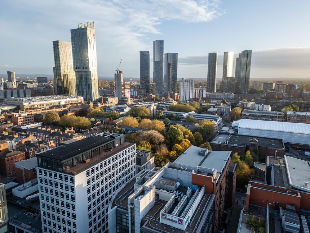 Severdigheter i Manchester: 18 ting å se og gjøre i fotball- og musikkbyen 12 Kontorstrøket Spinningfields ved Deansgate i Manchester