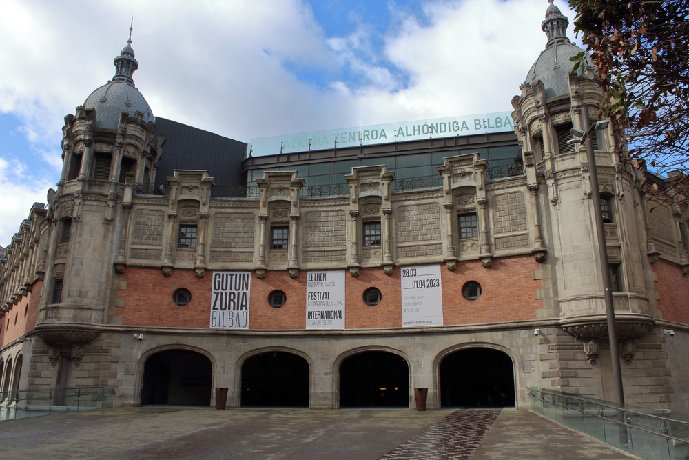 Hvor bør man bo i Bilbao? De 6 beste områdene & gode hoteller 5 Kulturhuset Azkuna Zentroa i Indautxu i Bilbao