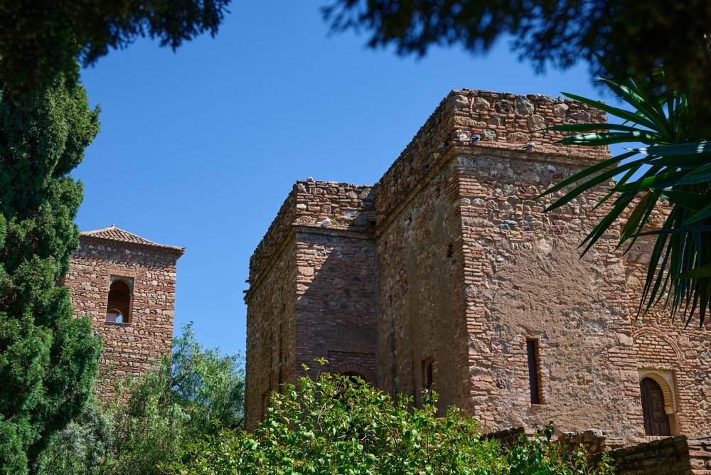 Hvor bør man bo i Spania? De 14 beste områdene & gode hoteller 6 Den mauriske borgen Alcazaba i Málaga