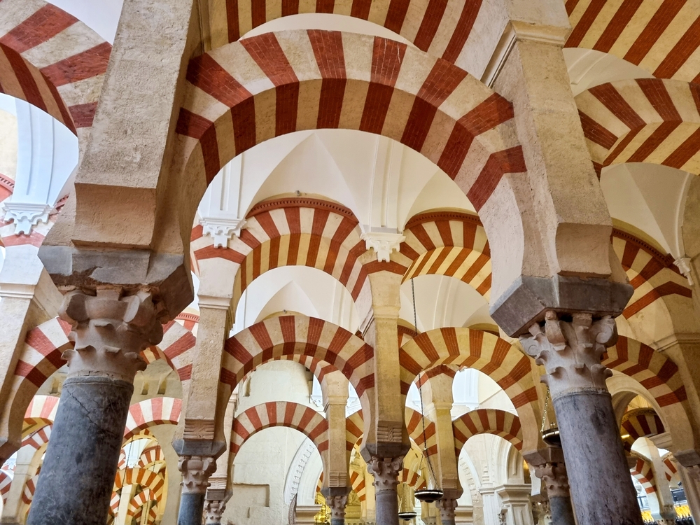 Severdigheter i Sevilla: de 17 beste tingene å se og gjøre 17 Buer og søyler i Mezquitaen i Córdoba
