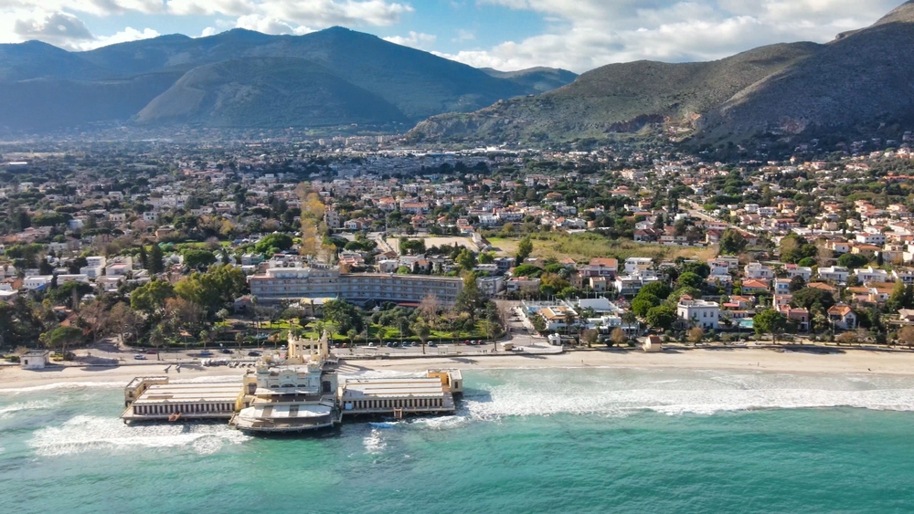 Stranden i Mondello nær Palermo sett fra luften