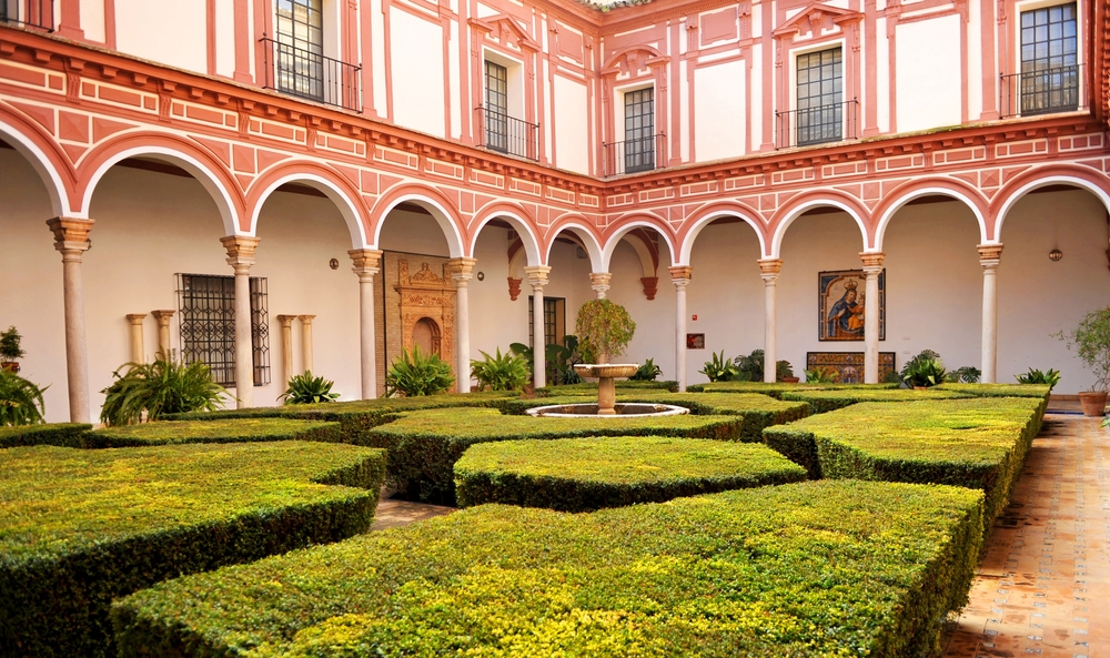 Severdigheter i Sevilla: de 17 beste tingene å se og gjøre 15 Gårdsrom i Museo de Bellas Artes i Sevilla