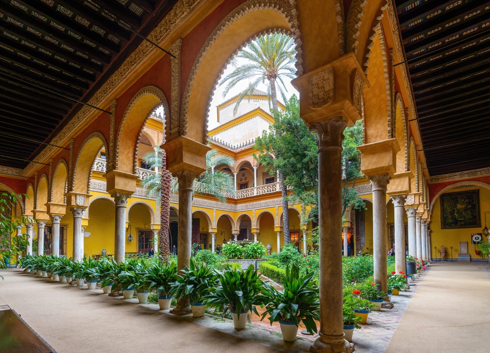 Severdigheter i Sevilla: de 17 beste tingene å se og gjøre 12 Hovedgården i Palacio de las Dueñas i Sevilla