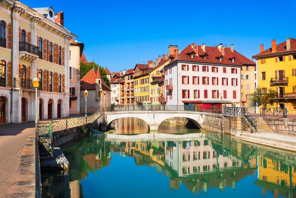 Palais de l'Isle i kanalen Thiou i Old Town i Annecy
