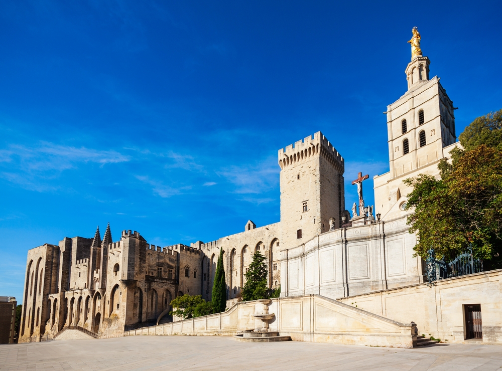 Hvor bør man bo i Provence? De 6 beste byene & gode hoteller 2 Pavepalasset Palais des Papes i Avignon