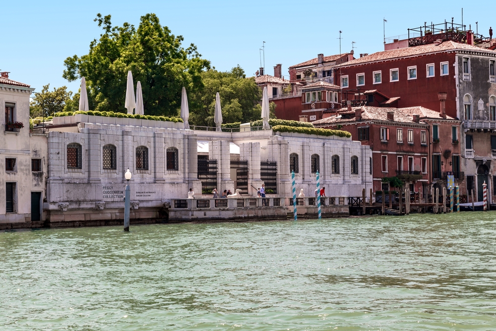 Peggy Guggenheim Collection i Palazzo Venier dei Leoni ved Canal Grande i Venezia