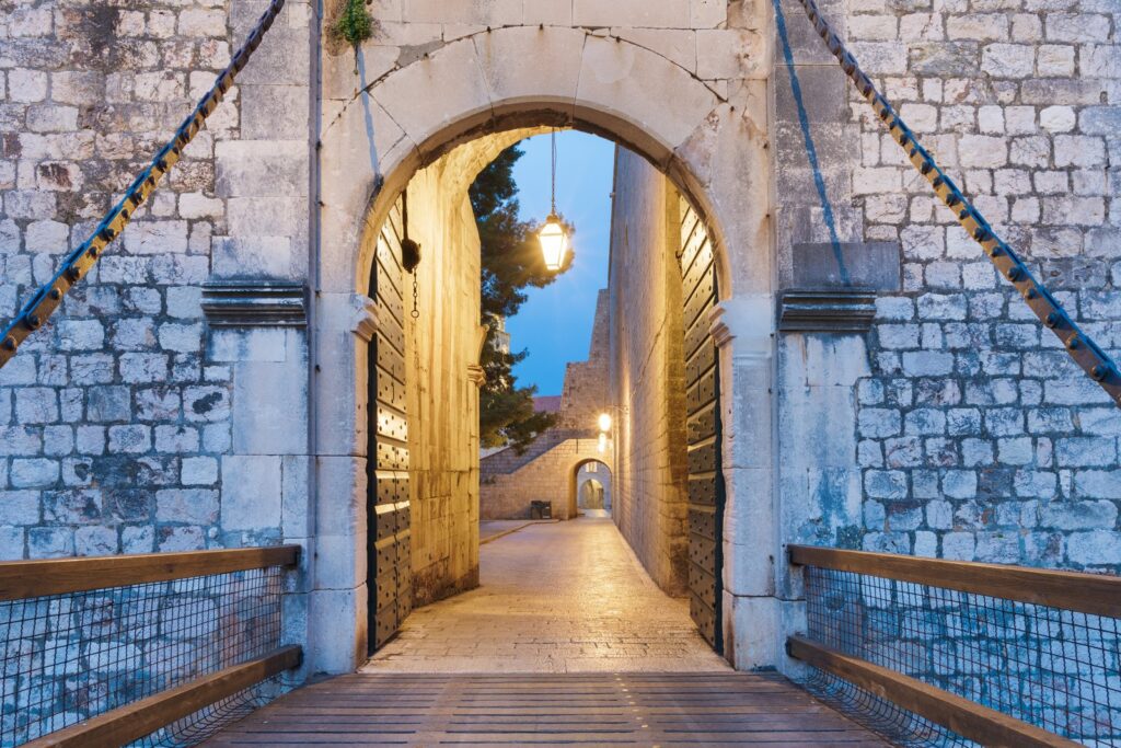 Fra Dubrovnik lufthavn til Old Town - transportguide 2 Ploče-porten ved Old Town i Dubrovnik