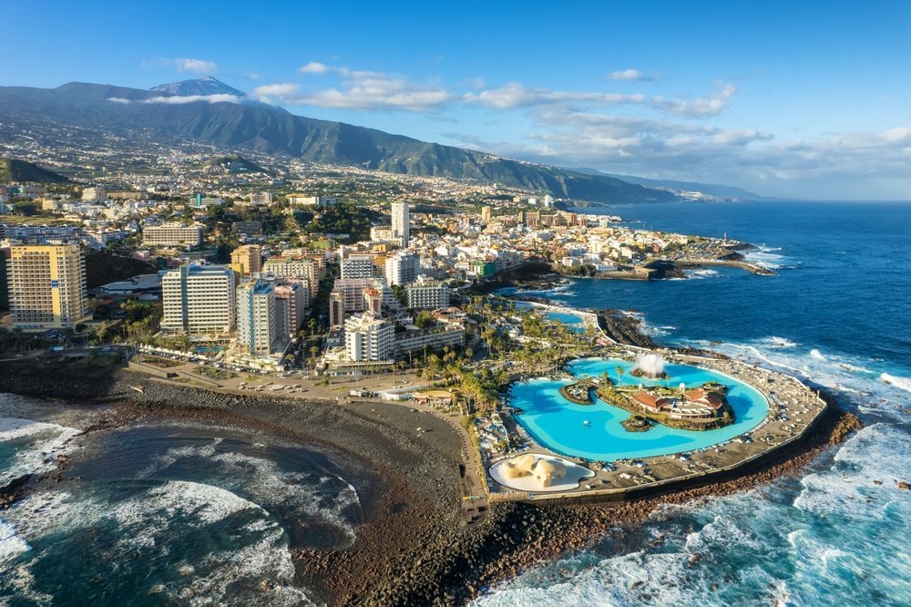 Puerto de la Cruz med Teide i bakgrunnen