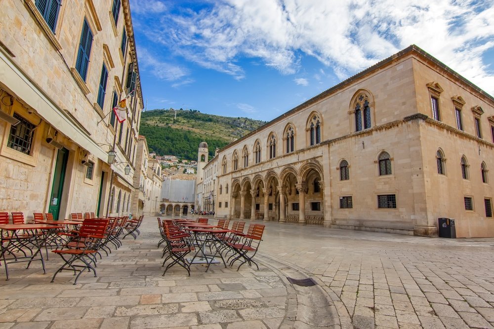 Rektorpalasset i Dubrovnik med den gotiske søylegangen