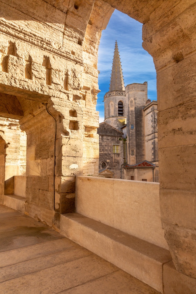 Hvor bør man bo i Provence? De 6 beste byene & gode hoteller 4 Det romerske amfiteateret i Arles i Provence