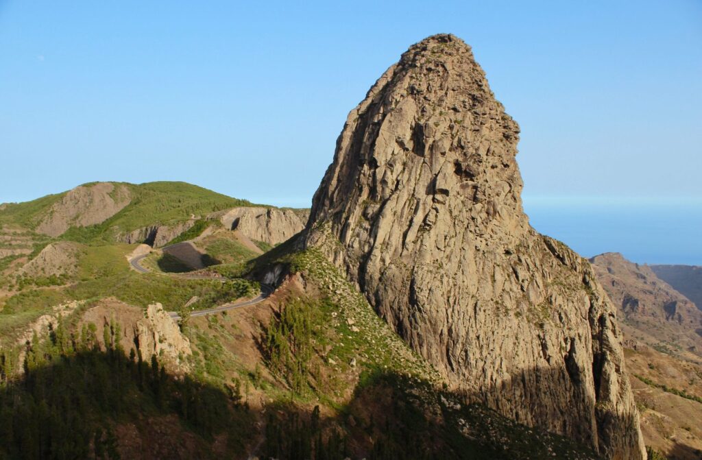 Severdigheter på Tenerife: de 18 beste tingene å se og gjøre 18 Roque de Agando i Garajonay nasjonalpark på La Gomera