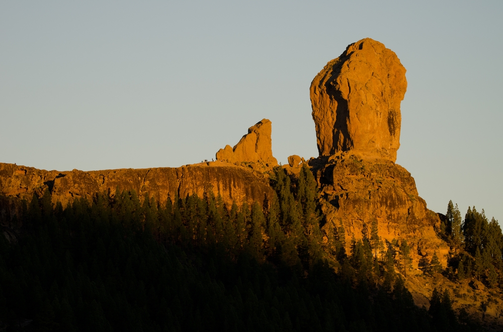 Severdigheter på Gran Canaria: de 17 beste tingene å se og gjøre 4 Roque Nublo ved daggry i fjellene ved Tejeda på Gran Canaria