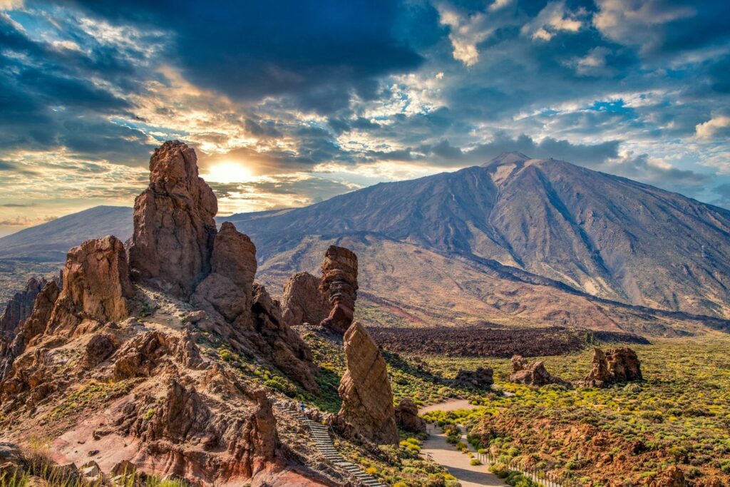 Severdigheter på Tenerife: de 18 beste tingene å se og gjøre 2 Roques de García med Teide i bakgrunnen