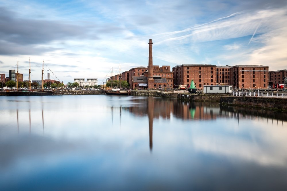Severdigheter i Manchester: 18 ting å se og gjøre i fotball- og musikkbyen 19 Royal Albert Dock ved havnefronten i Liverpool
