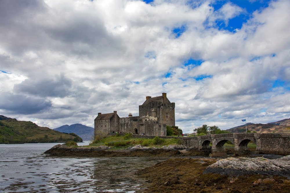Ruinen av Armadale Castle i hagene på halvøya Sleat på Isle of Skye