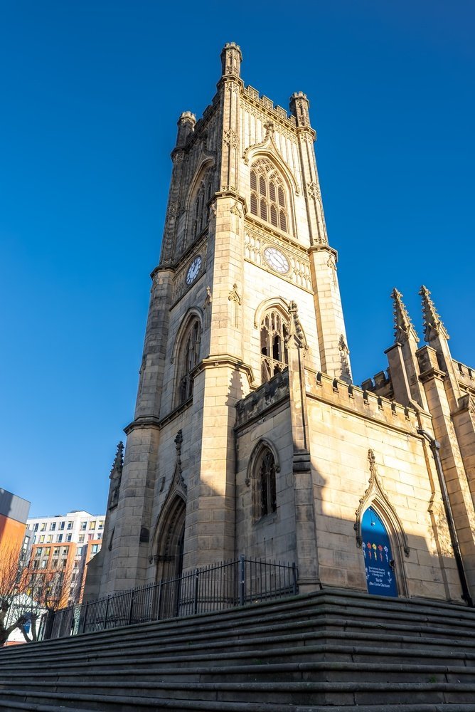 Severdigheter i Liverpool: The Beatles, Anfield og 16 andre grunner til å reise 13 Ruinen av St Luke's Bombed Out Church i enden av Bold Street