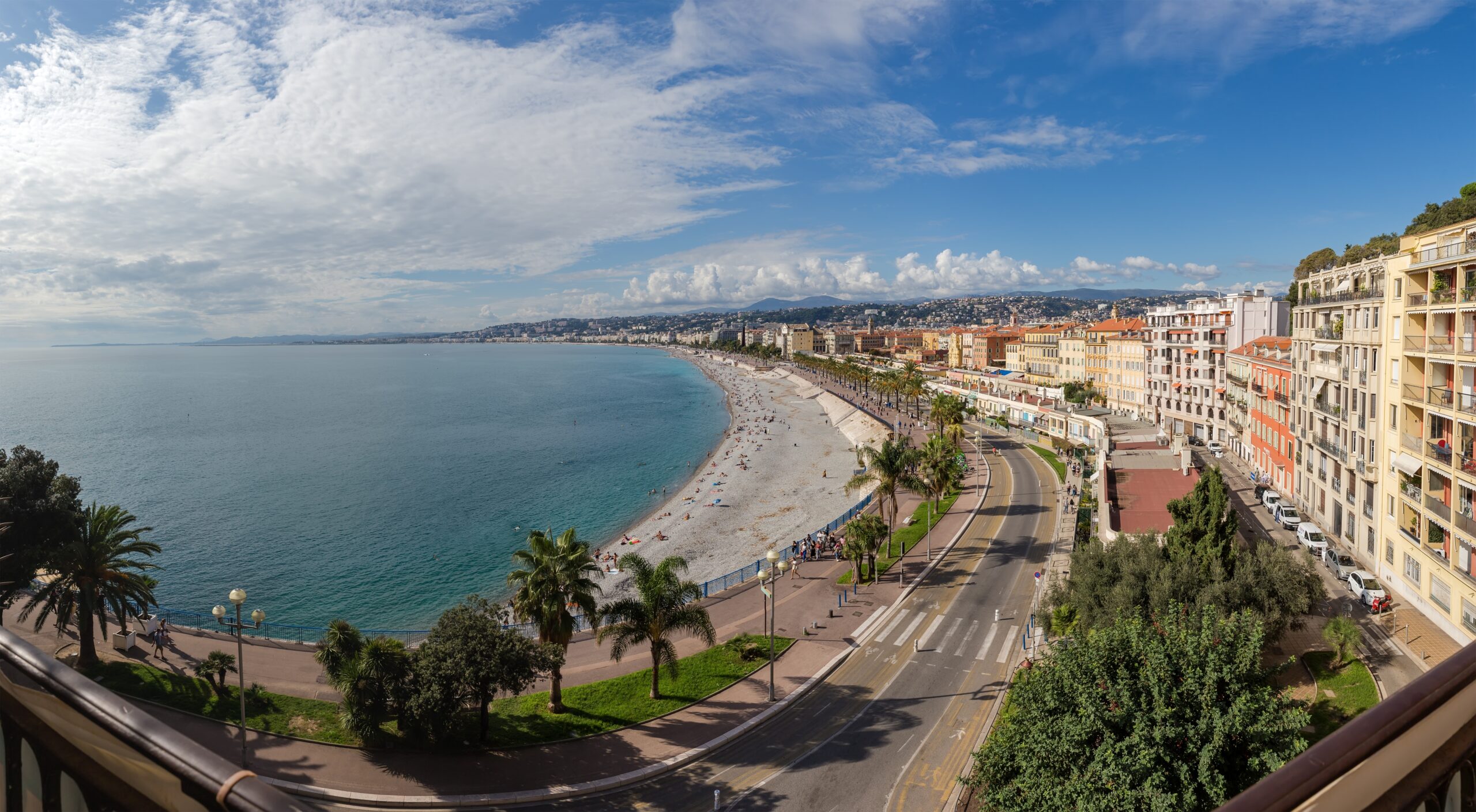 Promenade des Anglais og stranden i Nice sett fra Colline du Château