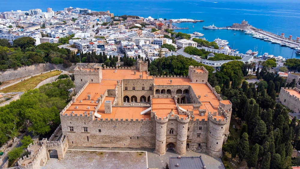Flyfoto over Old Town i Rhodos by med Stormesterpalasset