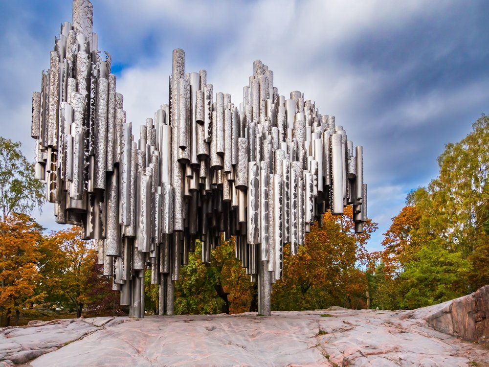 Sibelius-monumentet av stålrør i Sibelius-parken i Helsingfors