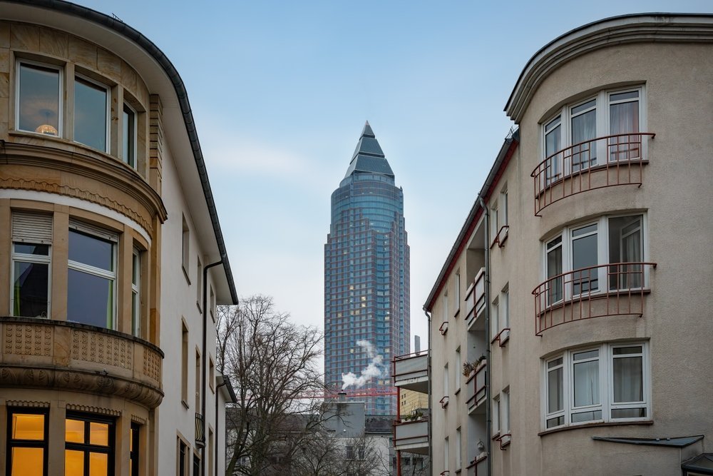Skyskraperen Messeturm ved Messe Frankfurt i Westend
