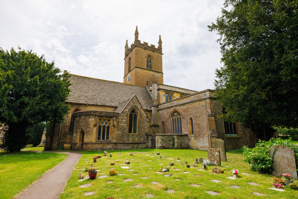 Hvor bør man bo i Cotswolds? De 7 beste byene & gode hoteller 3 St Edward's Church i Stow-on-the-Wold