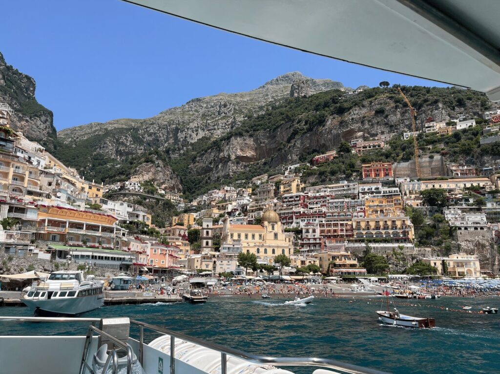Stranden Spiaggia Grande og Positano sett fra havet