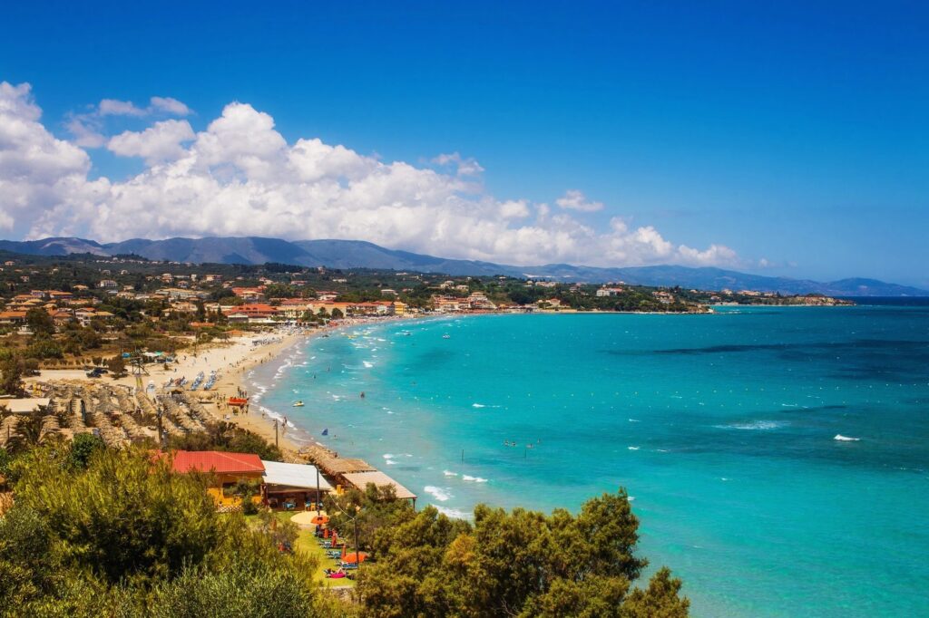 Hvor bør man bo i Hellas? De 13 beste områdene & gode hoteller 12 Stranden i Tsilivi på Zakynthos