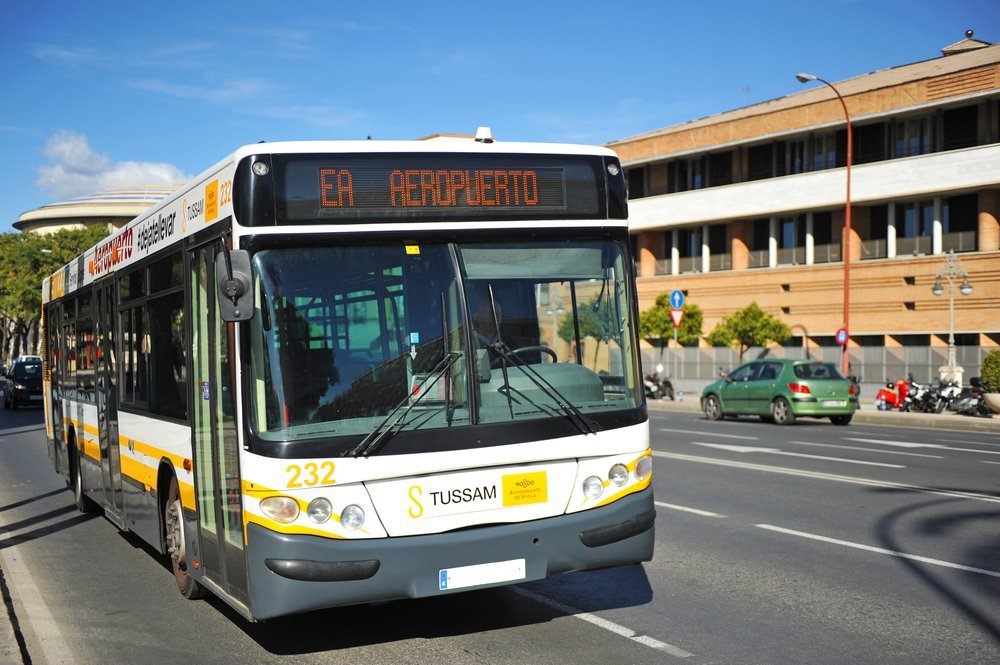 TUSSAM-bussen EA mellom Sevilla sentrum og flyplassen