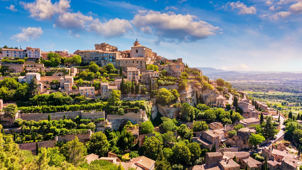 Hvor bør man bo i Provence? De 6 beste byene & gode hoteller 7 Utsikt mot den lille byen Gordes i Provence