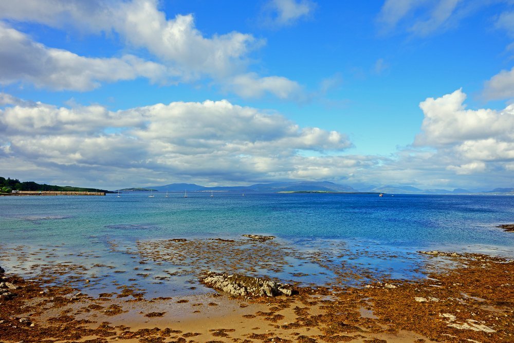 Utsikt over bukta Broadford Bay ved Broadford på Isle of Skye
