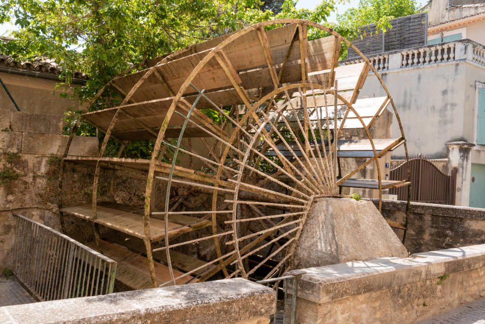 Hvor bør man bo i Provence? De 6 beste byene & gode hoteller 6 Vannhjul ved kanalen i L'Isle-sur-la-Sorgue i Provence